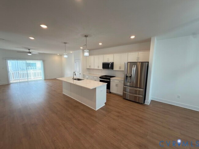Building Photo - 15363 Sunray Aly
