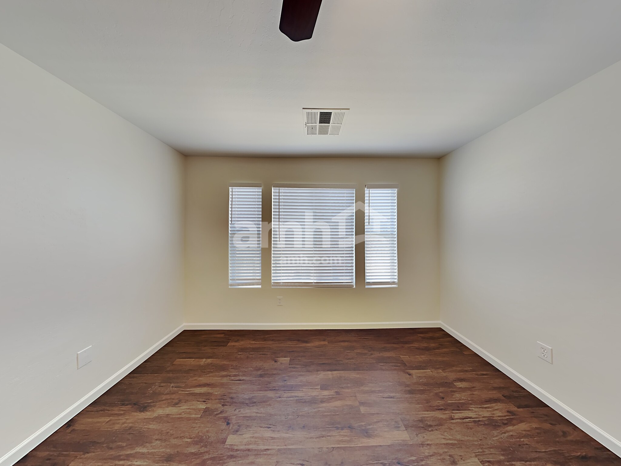 Building Photo - 8745 E Lindner Ave