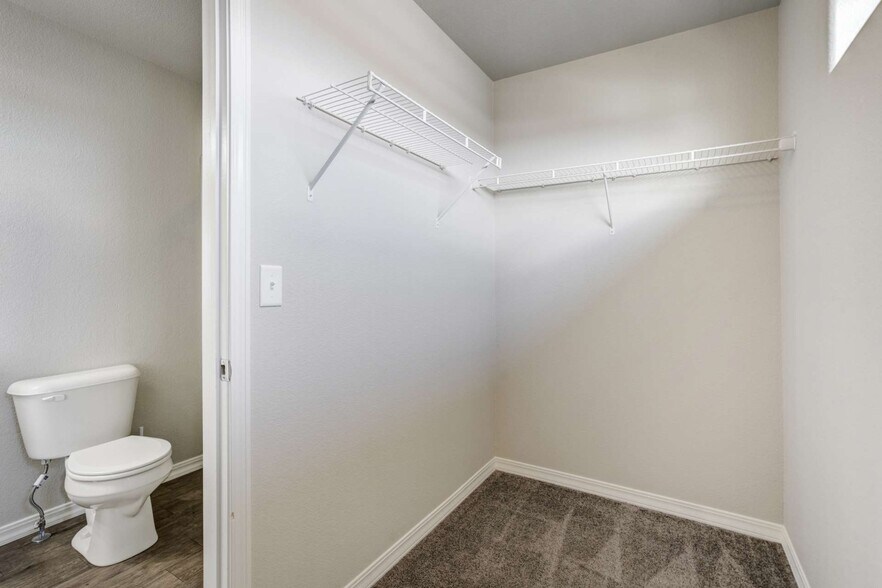 Building Photo - 753 Grissom Dr