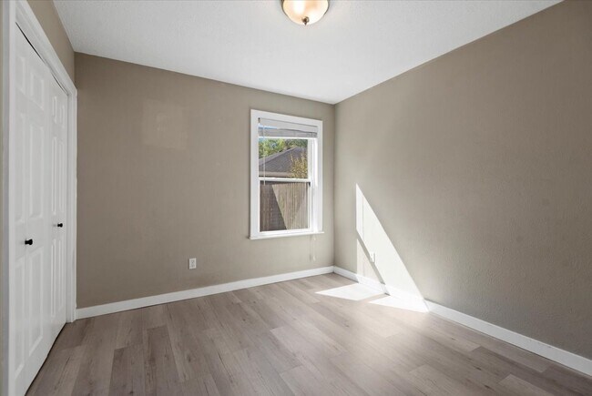 Building Photo - 88 W High Oaks Cir