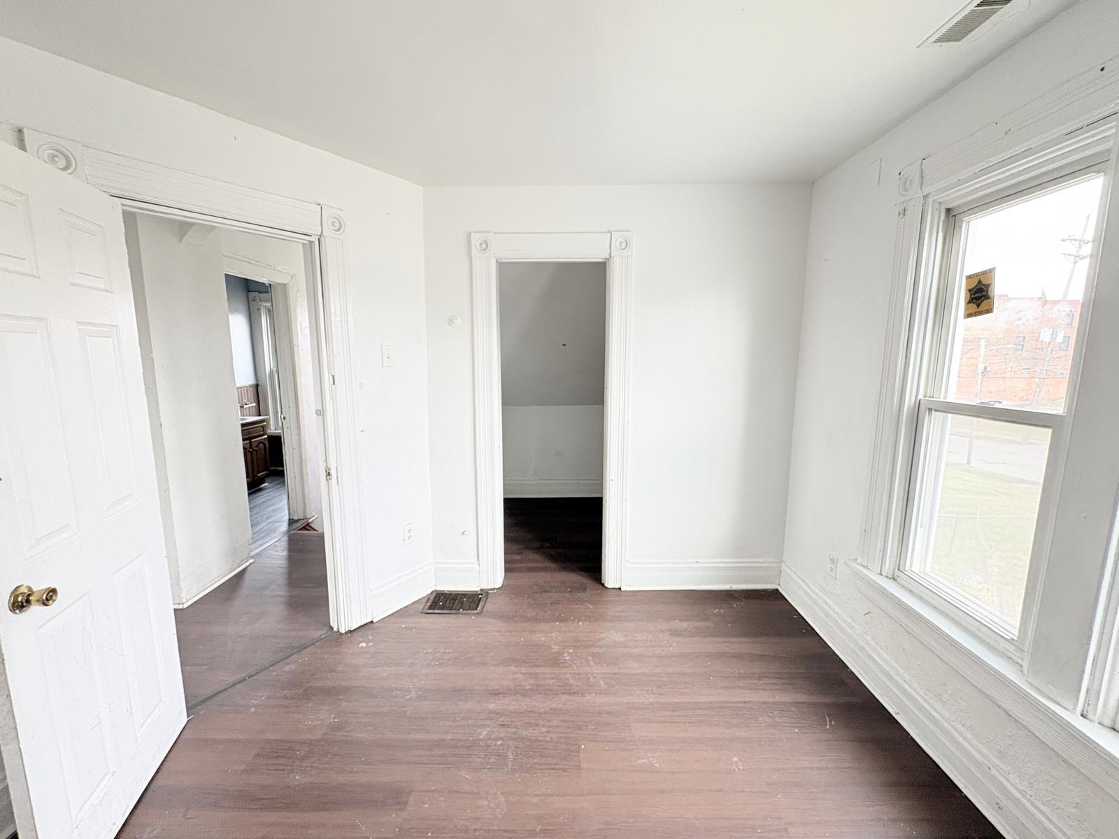 Building Photo - 833 N Michigan St