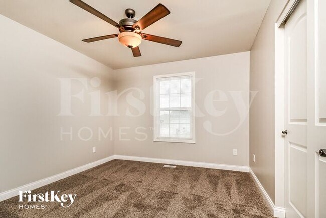 Building Photo - 215 Rolling Rock Creek Dr
