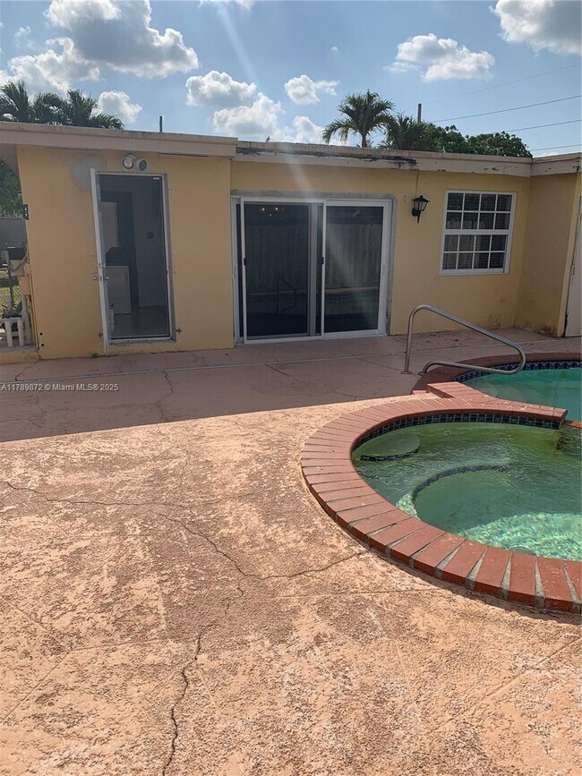 Building Photo - 1130 SW 73rd Ave