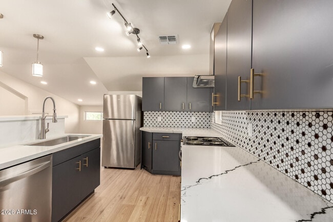 Building Photo - 125 N 11th Ave