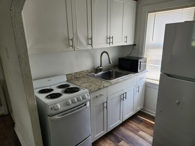 Building Photo - 419 S J St