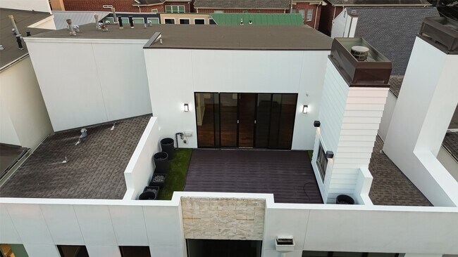 Building Photo - 2114 Potomac Dr