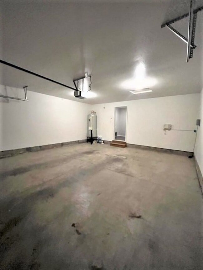 Building Photo - Beautiful 4BR/2BA Single-Level Home in Heart of McMinnville