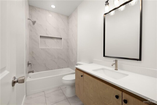 Building Photo - 14 Hillside S Ave