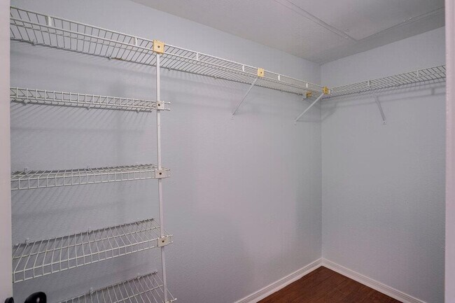 Building Photo - 8888 Tallwood Dr