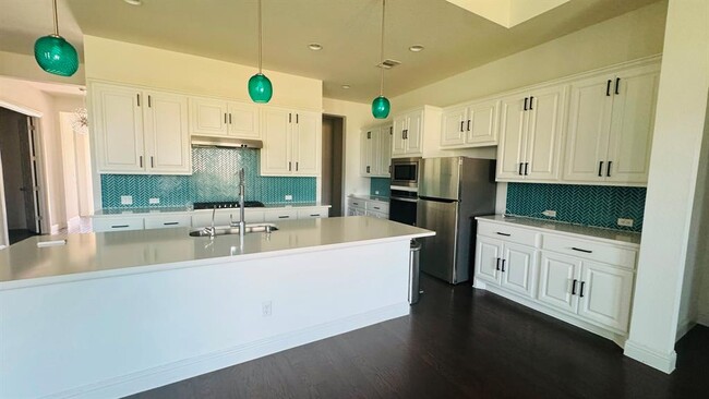 Building Photo - 813 Palamos Dr