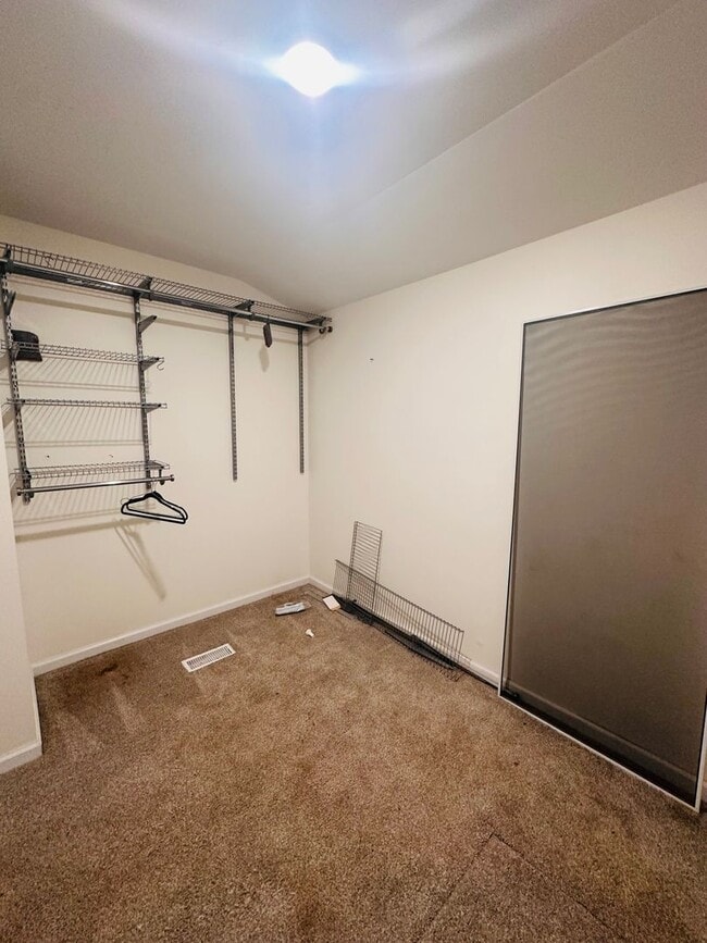 Building Photo - Historic Charm Meets Modern Comfort in Shelby Park