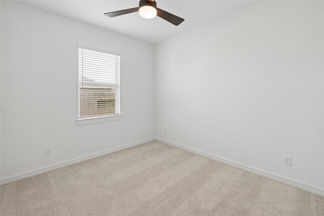 Building Photo - 693 Daniels Lk Ln
