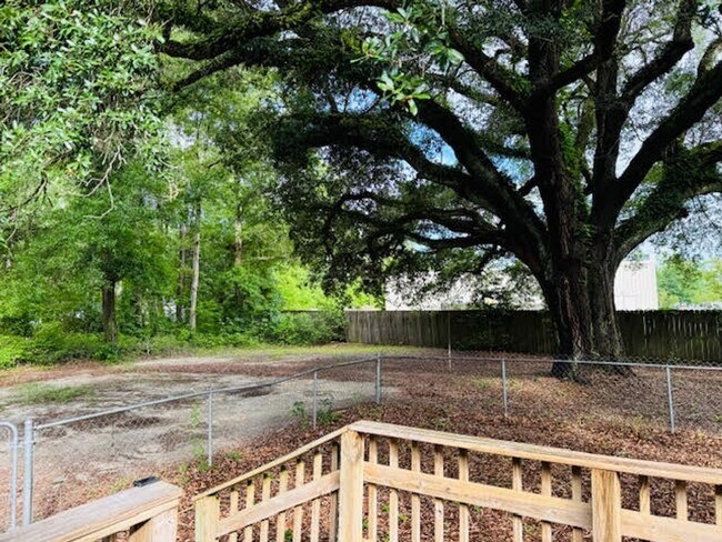 Building Photo - Old Maco Road