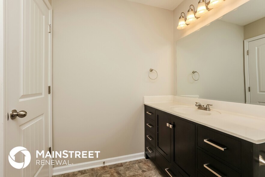 Building Photo - 1309 Halverson Dr