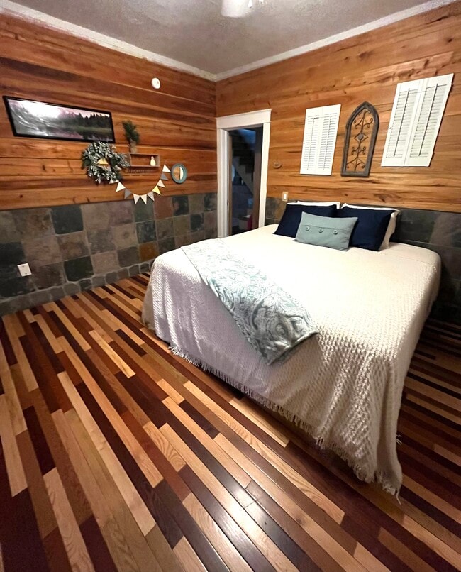 Building Photo - 1706 Mary St