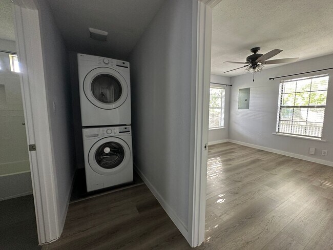 Building Photo - 4412 Gillis St