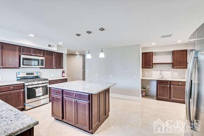 Building Photo - 55 Devon Rd