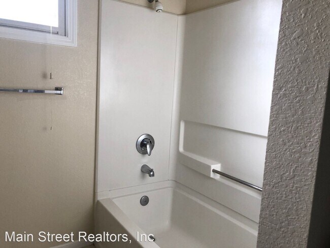 Building Photo - 1 br, 1 bath House - 421 Washington St