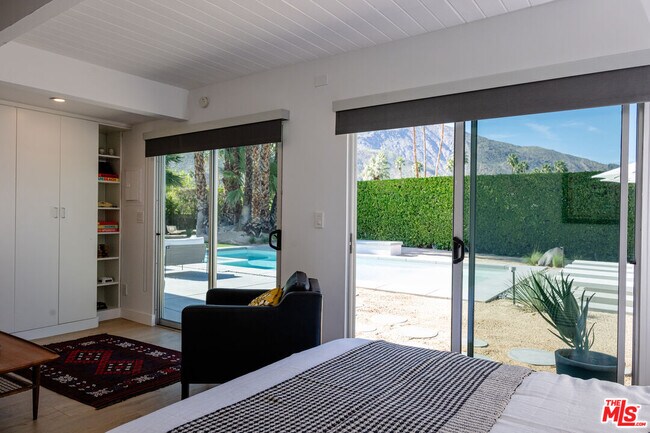 Building Photo - 922 E Anza Dr