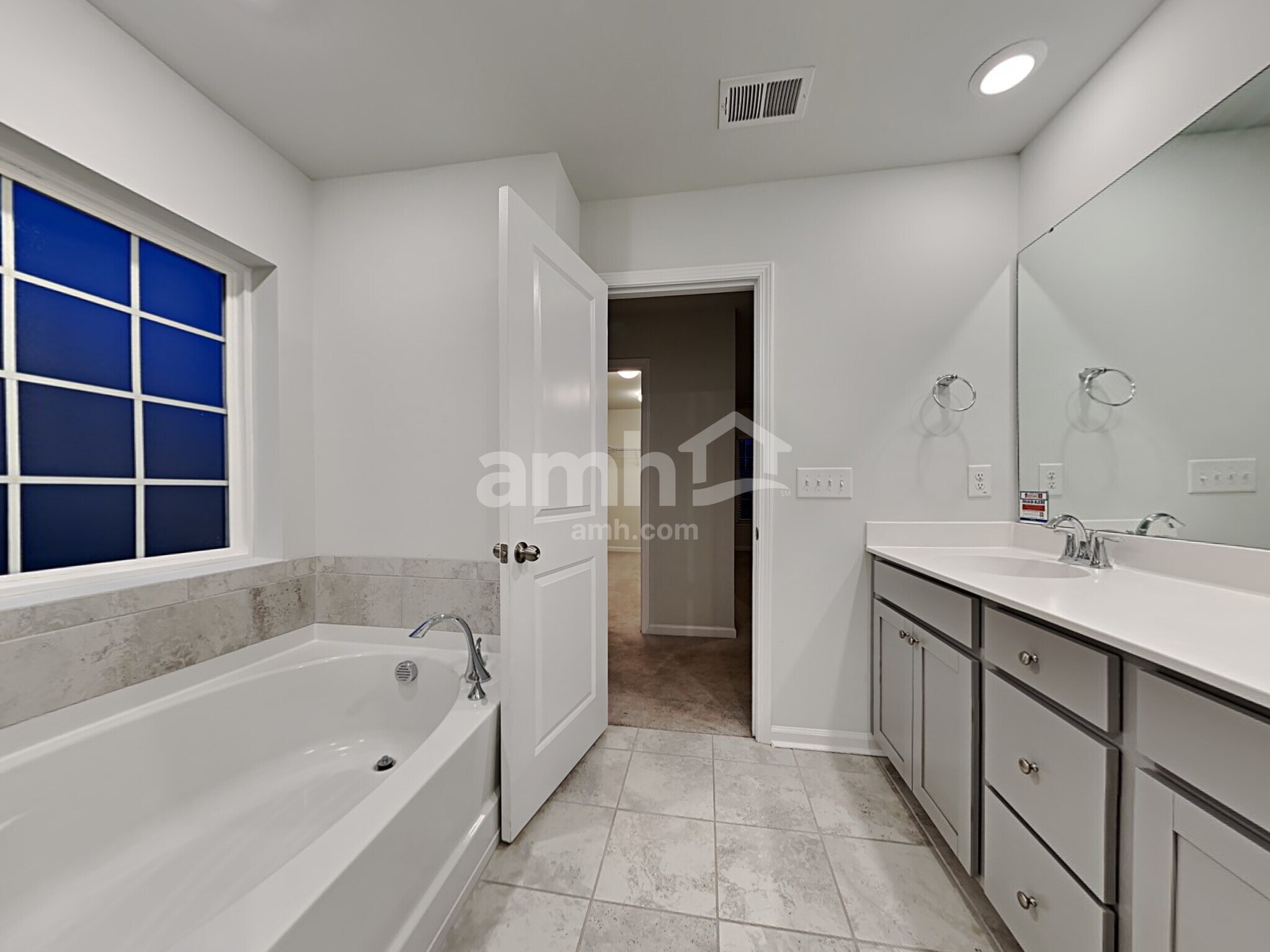 Building Photo - 514 Singing Bush Ave