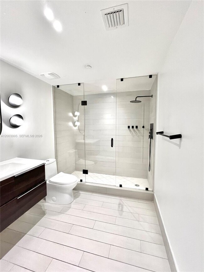 Building Photo - 9940 W Bay Harbor Dr