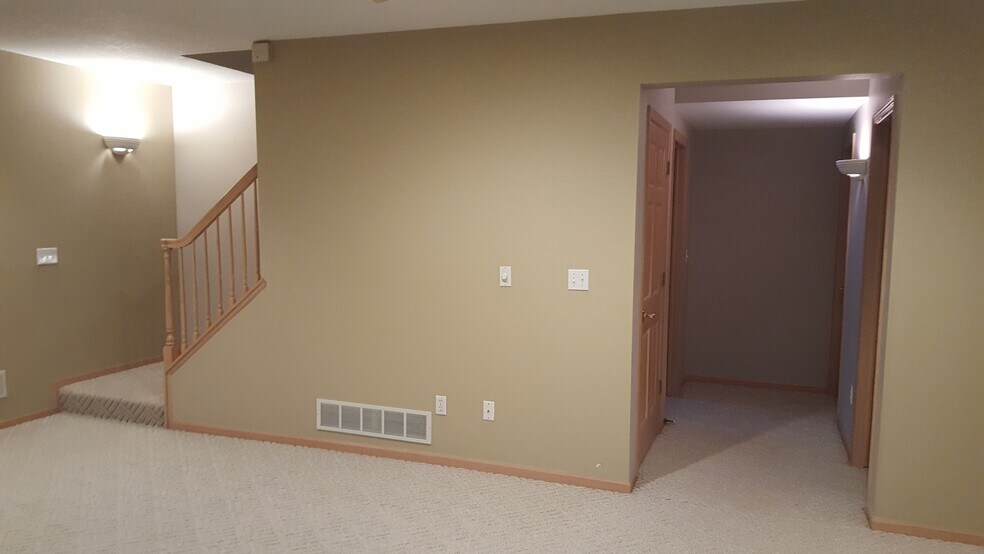 Family room - 2007 Glendale Hills Dr NE