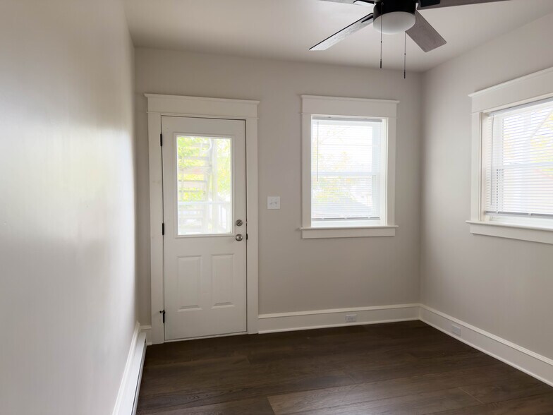 Building Photo - 216 W Main St