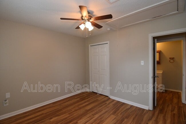 Building Photo - 1928 Wylie Dr