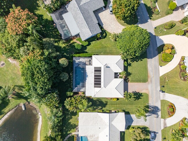 Building Photo - 3372 SE Court Dr