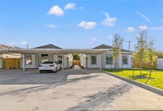 Building Photo - 1216 Shavano Dr