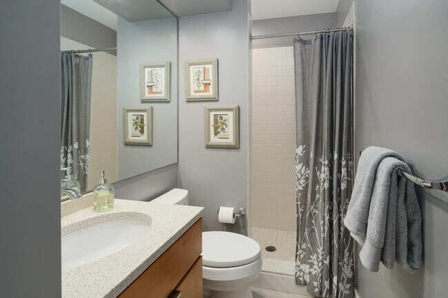 Building Photo - Two Bedroom Fitler Square Condo