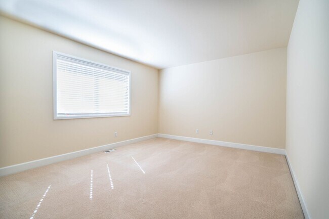 Building Photo - 5Br/3.25Ba Sammamish Home