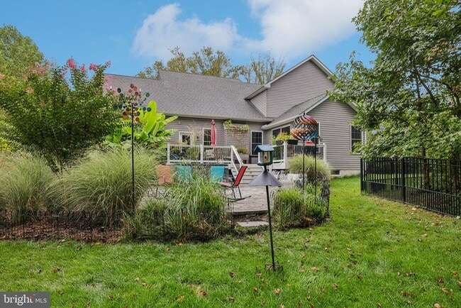 Building Photo - 303 Bonheur Ave