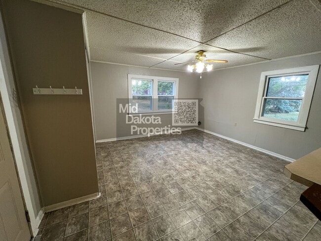 Building Photo - 413 N Iowa- 2 bedroom, 2 bathroom house