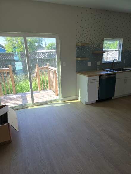 Building Photo - 4305 Ave S