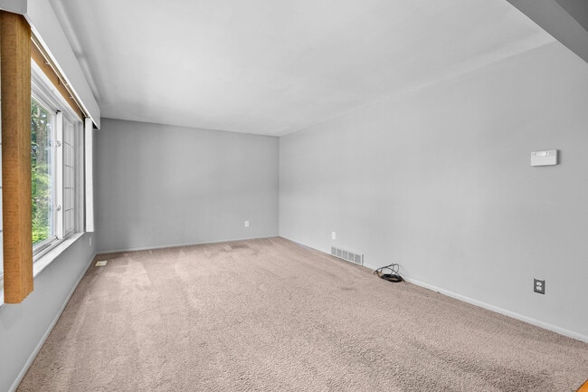 Building Photo - 273 Mc Kinley Dr