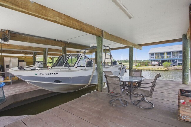 Building Photo - 7238 Pirates Cove