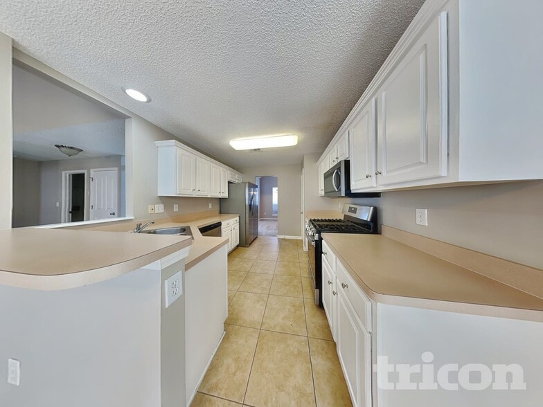 Building Photo - 3715 Longview Dr