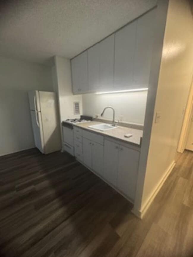 Building Photo - Studio 1 bath Condo