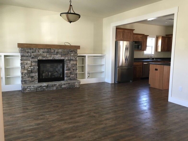 Living Room - 1711 Lone Pine Dr
