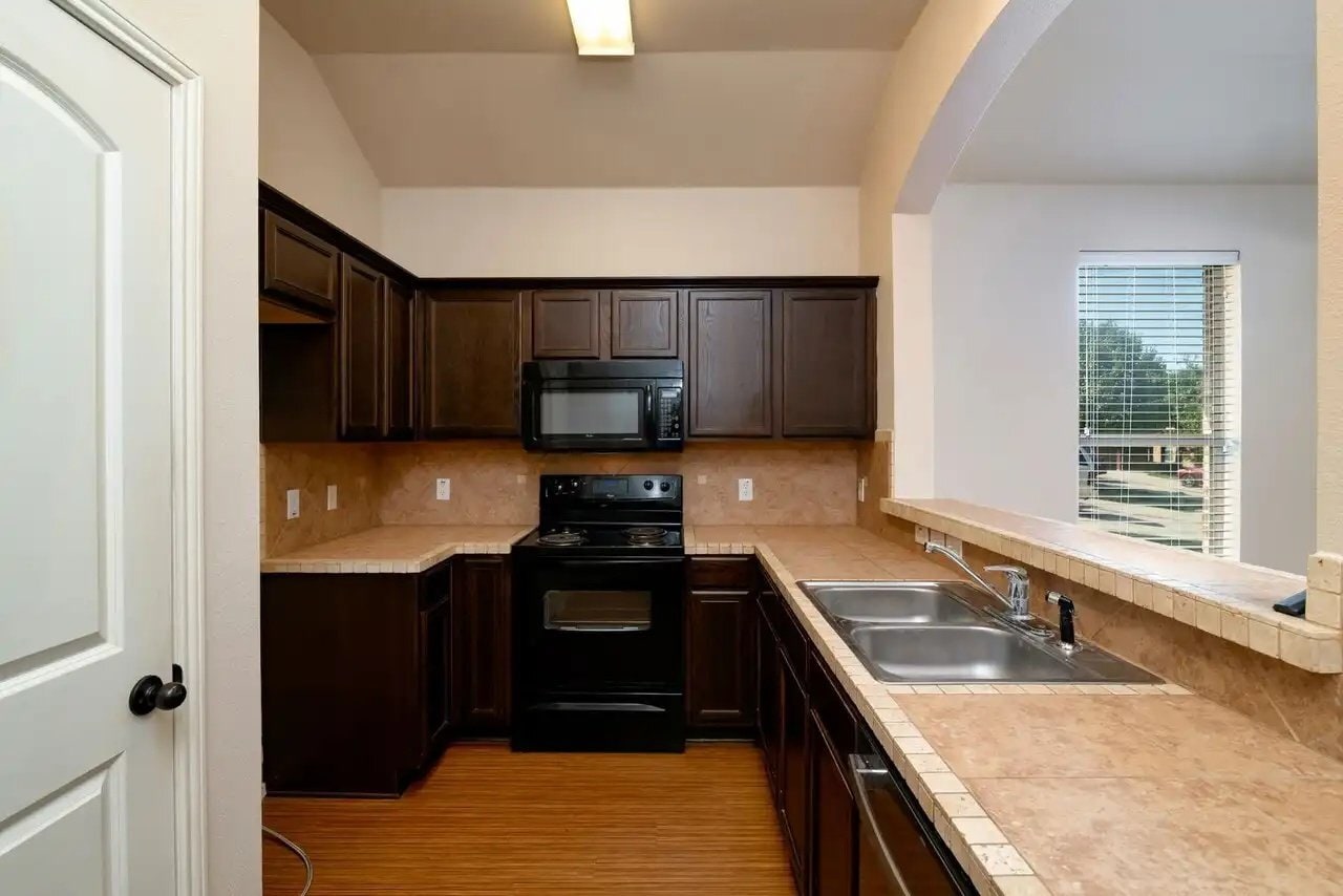 Building Photo - 393 Orbit Dr