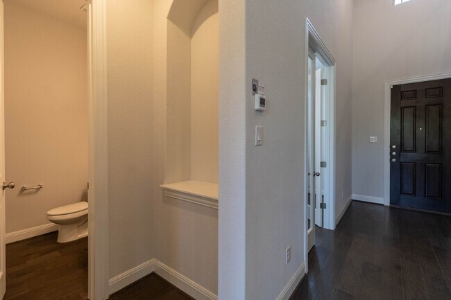 Building Photo - Stunning two story 4 bedroom with den and media/ game area in Pflugerville!
