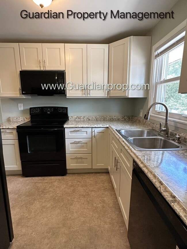 Building Photo - Crosstown Side By Side, Washer/Dryer In Unit, 1 Garage Space, Hardwood Floors, Dishwasher