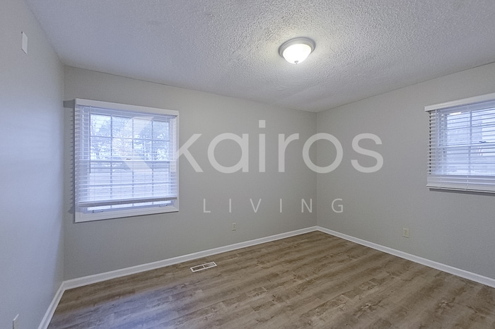 Building Photo - 2319 Applewood Dr