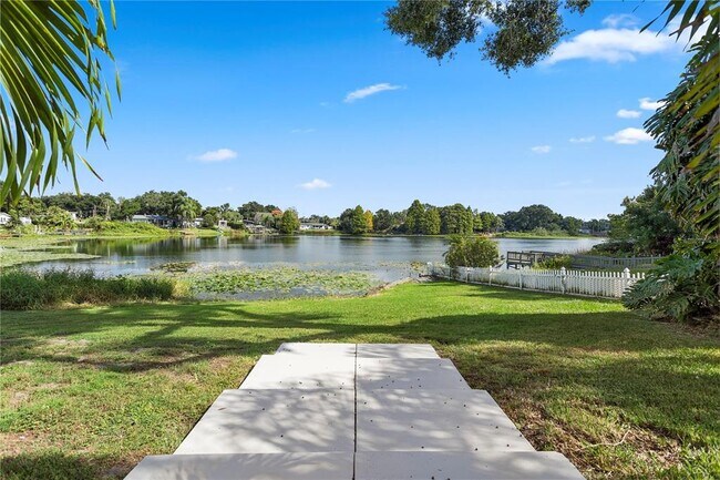 Building Photo - 2615 S Crystal Lake Dr