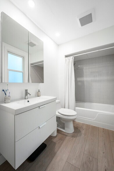Building Photo - 2524 N Lawndale Ave