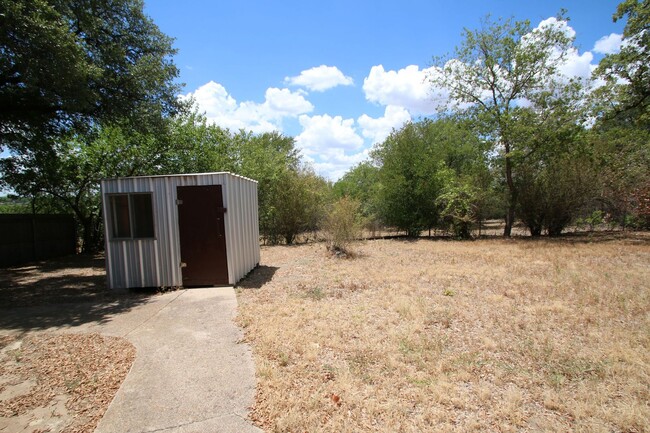 Building Photo - Charming 2 Bedroom 2 Bath House w/ Bonus R...