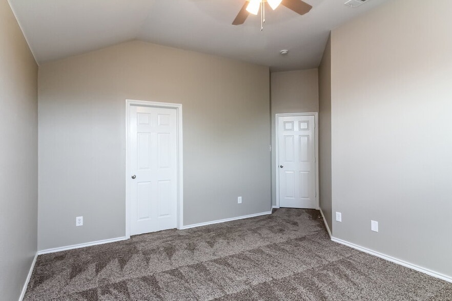 Building Photo - 1204 Seneca Pl