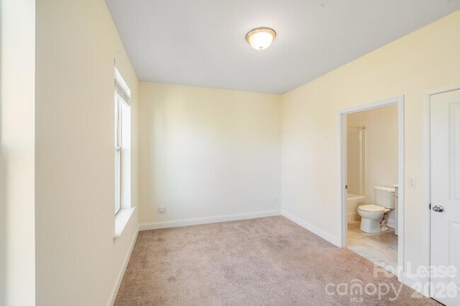 Building Photo - 334 Simeon Dr