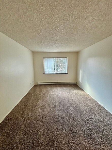 Building Photo - 3950 SW 102nd Ave